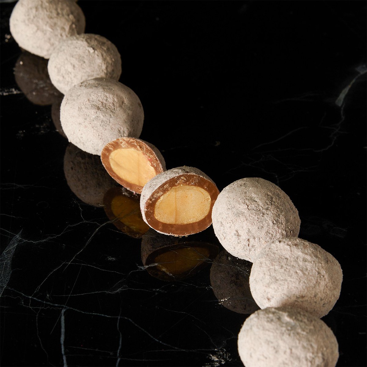 Panthère Nue Macadamia Nüsse Salty White Choc 100g