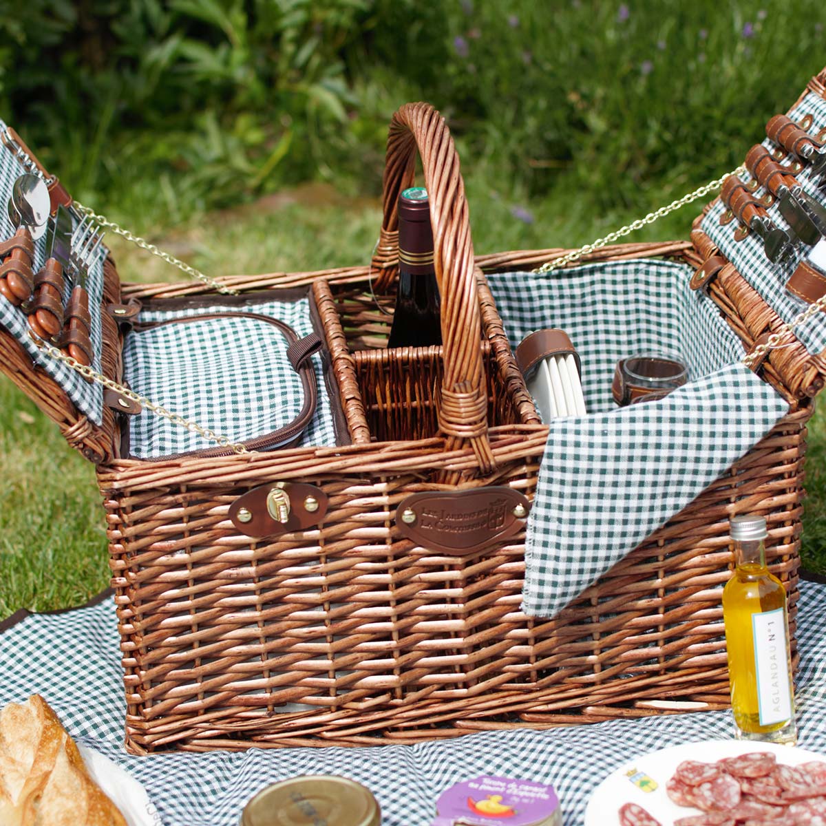 Oschätzchen Picknickkorb Saint German Vichy Grün 4 Personen. Oschätzchen Picknickkorb Saint German Vichy Grün 4 Personen.