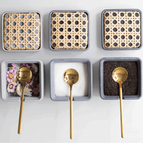 Thomas Poganitsch Zuckerdose Beton schwarz mit Wiener Geflecht