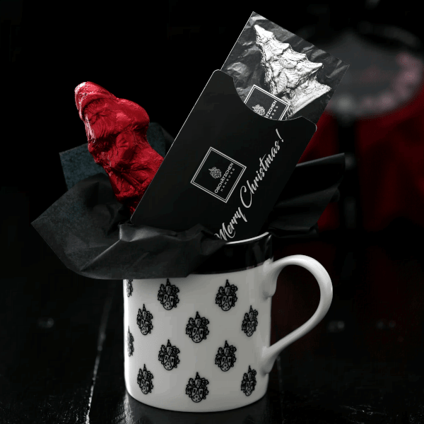 Oschätzchen Gutschein 50 Euro mit Becher und Weihnachtsmann